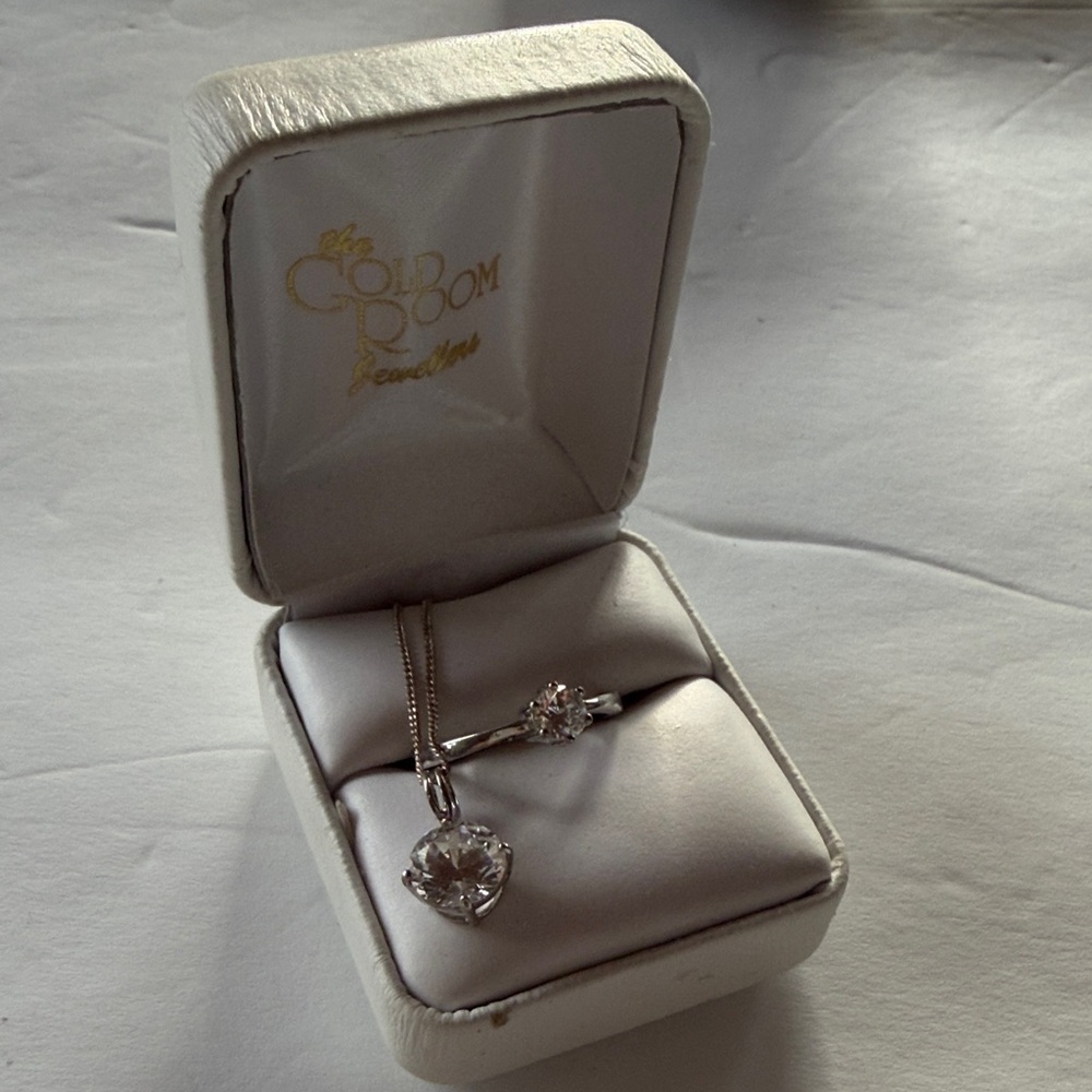 Elegant Silver Necklace and Ring Set